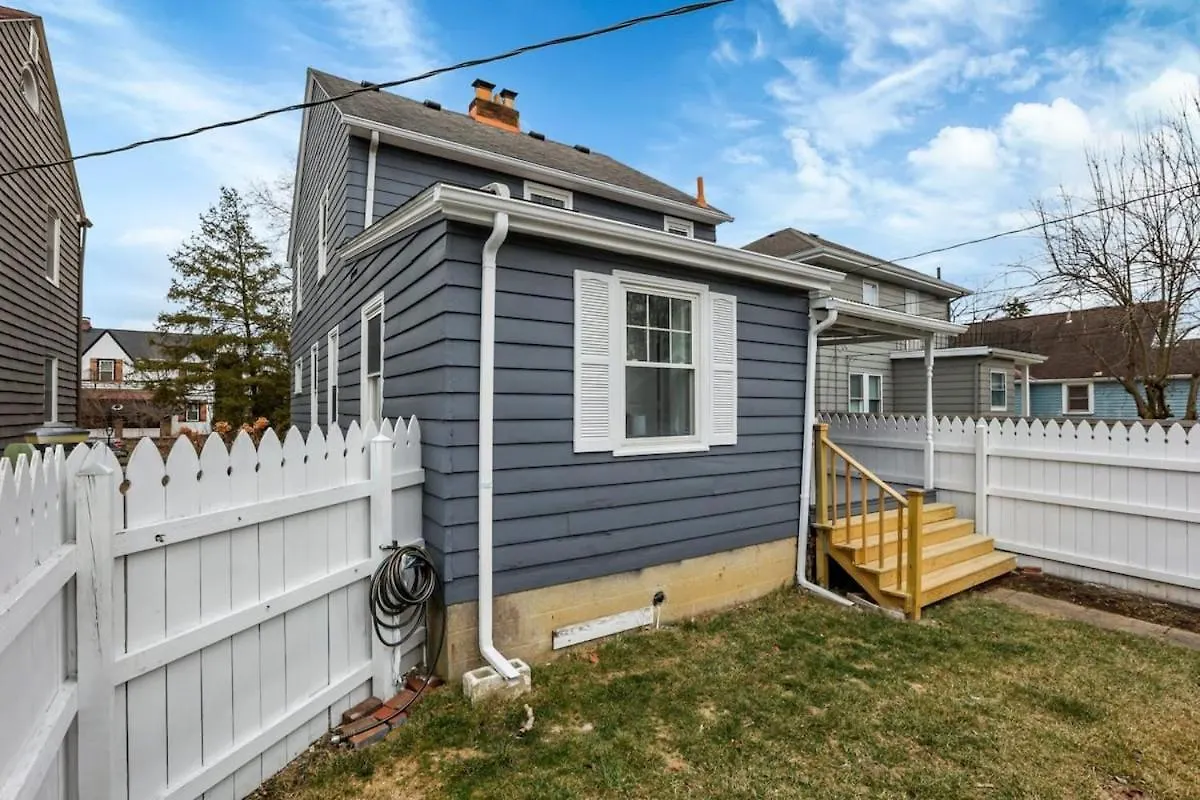 The Huron Charmer-4 Bd And Yard Columbus USA