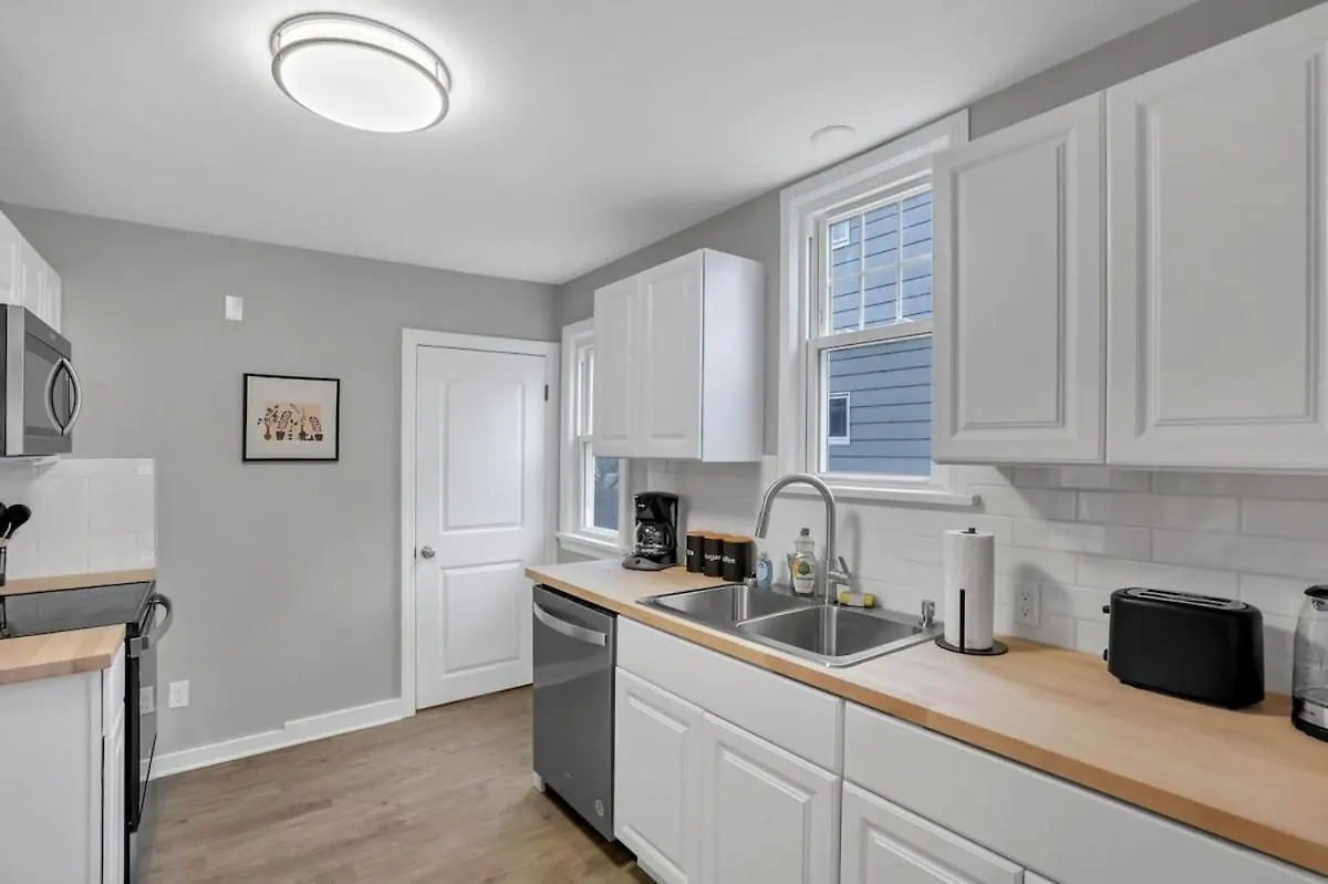 The Huron Charmer-4 Bd And Yard Columbus 0*,